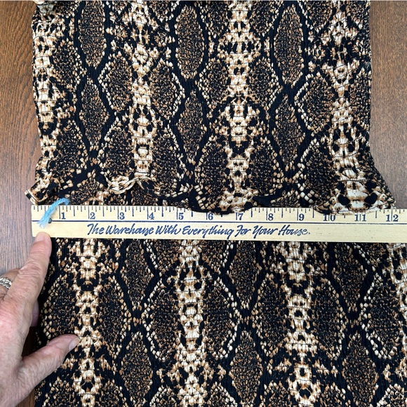 Olivaceous Leopard print Ruffled layers, curve hugging dress, fitted bodice. Sm. - Picture 4 of 5